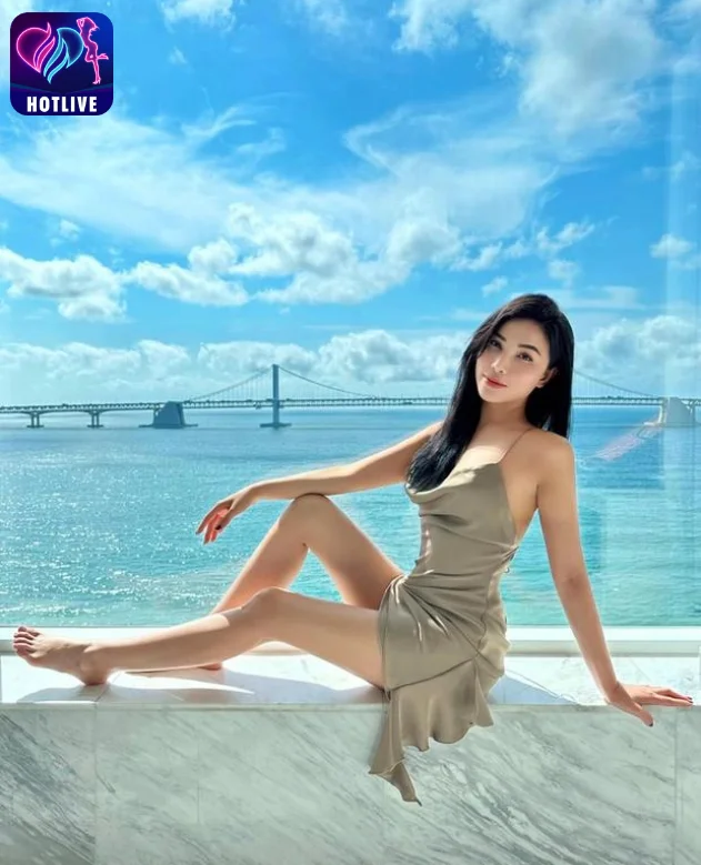 Quynh-Thu-hotlive