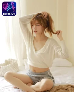 Read more about the article Tao Qian Yu (桃芊鱼): Ngôi Sao Trung Quốc Xinh Đẹp Đậm Chất Văn Hóa. Beautiful girl with brown hire 21/11